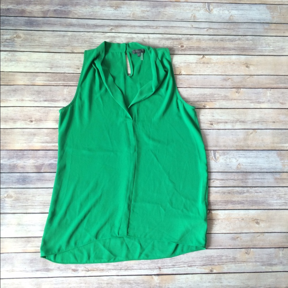 Green VINCE CAMUTO Sleeveless V-Neck Blouse