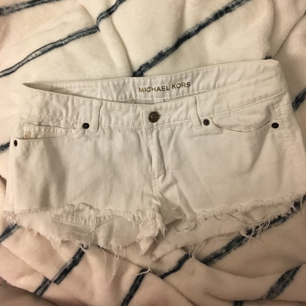 ✨flash sale✨White cut off shorts