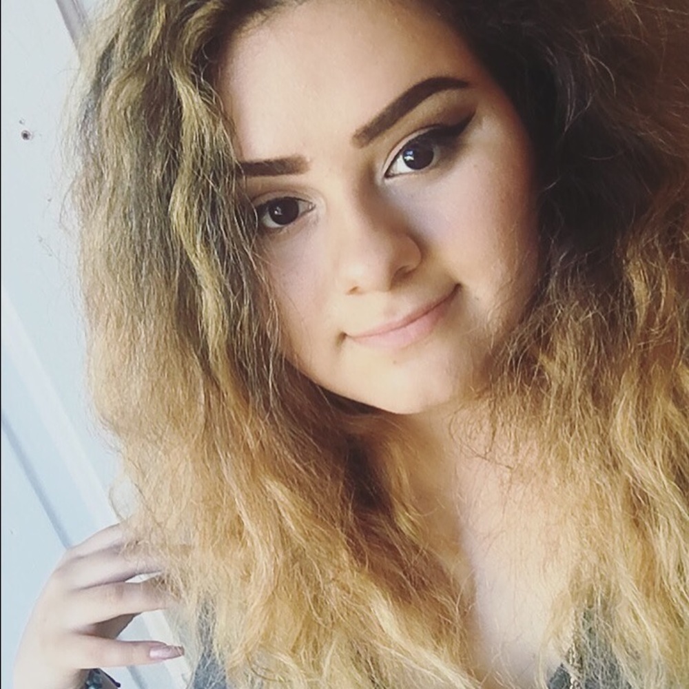 Meet your Posher, Esmeralda