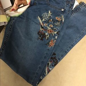 Embroidered skinny jeans size 34 or size 2 US