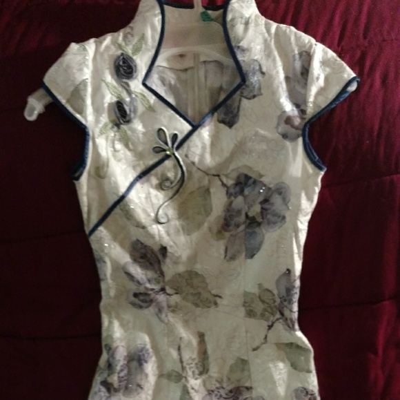 Handmade authentic Vietnamese Dress - Picture 1 of 8