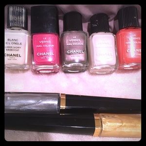 7 CHANEL  nail polishes