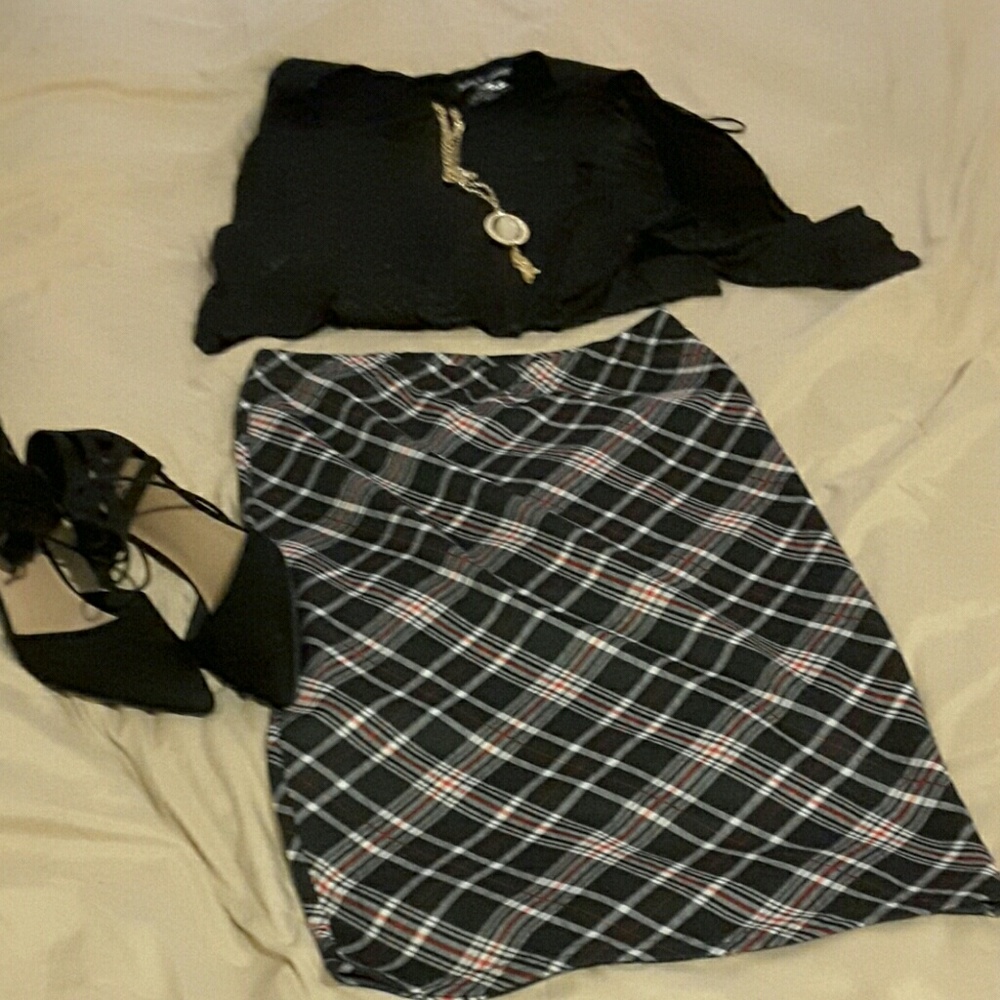 Pleaded  pattern pencil skirt