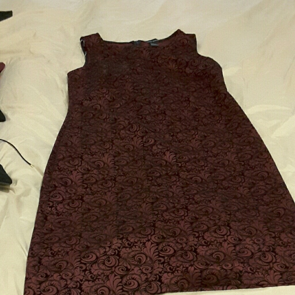 Black & burgundy floral pattern dress