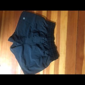 Lululemon tracker shorts size4