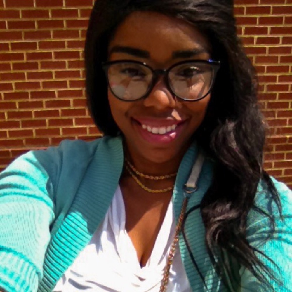 Meet your Posher, Alicia