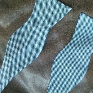 Men's houndstooth bowtie