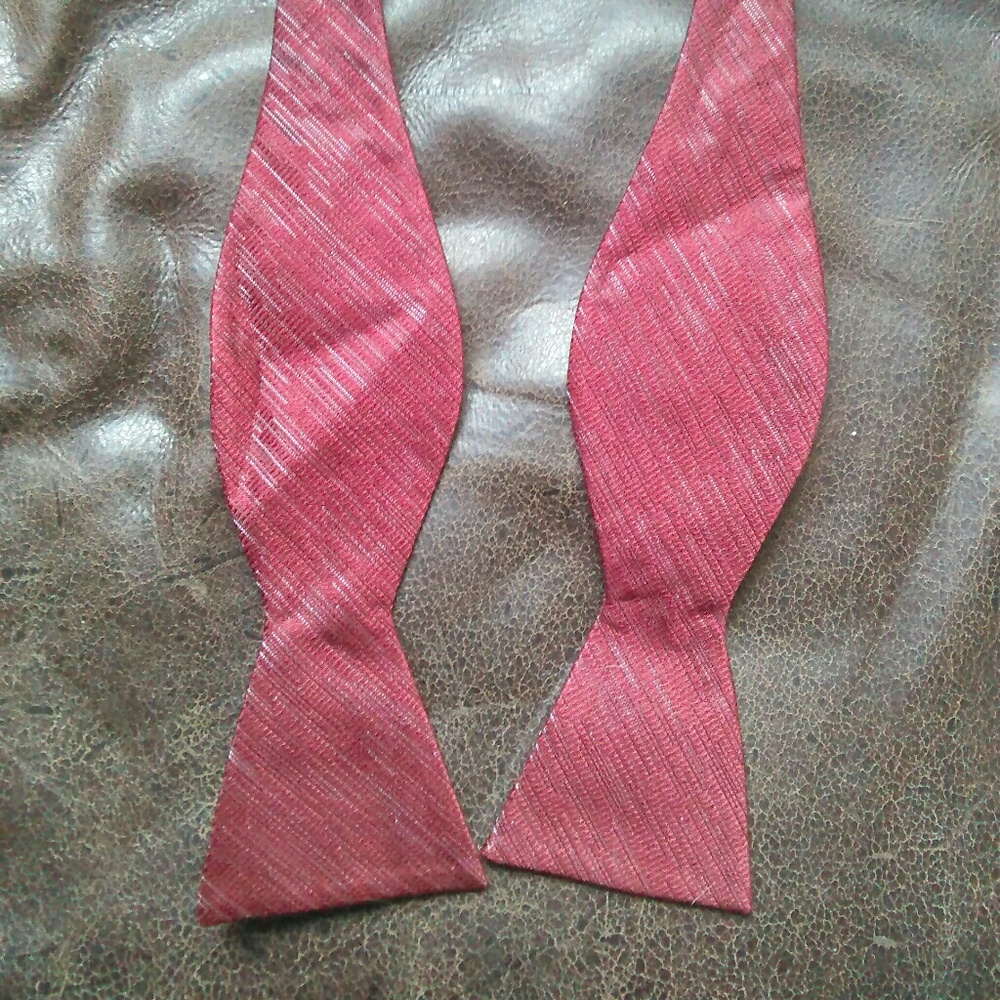 Men's silk bowtie
