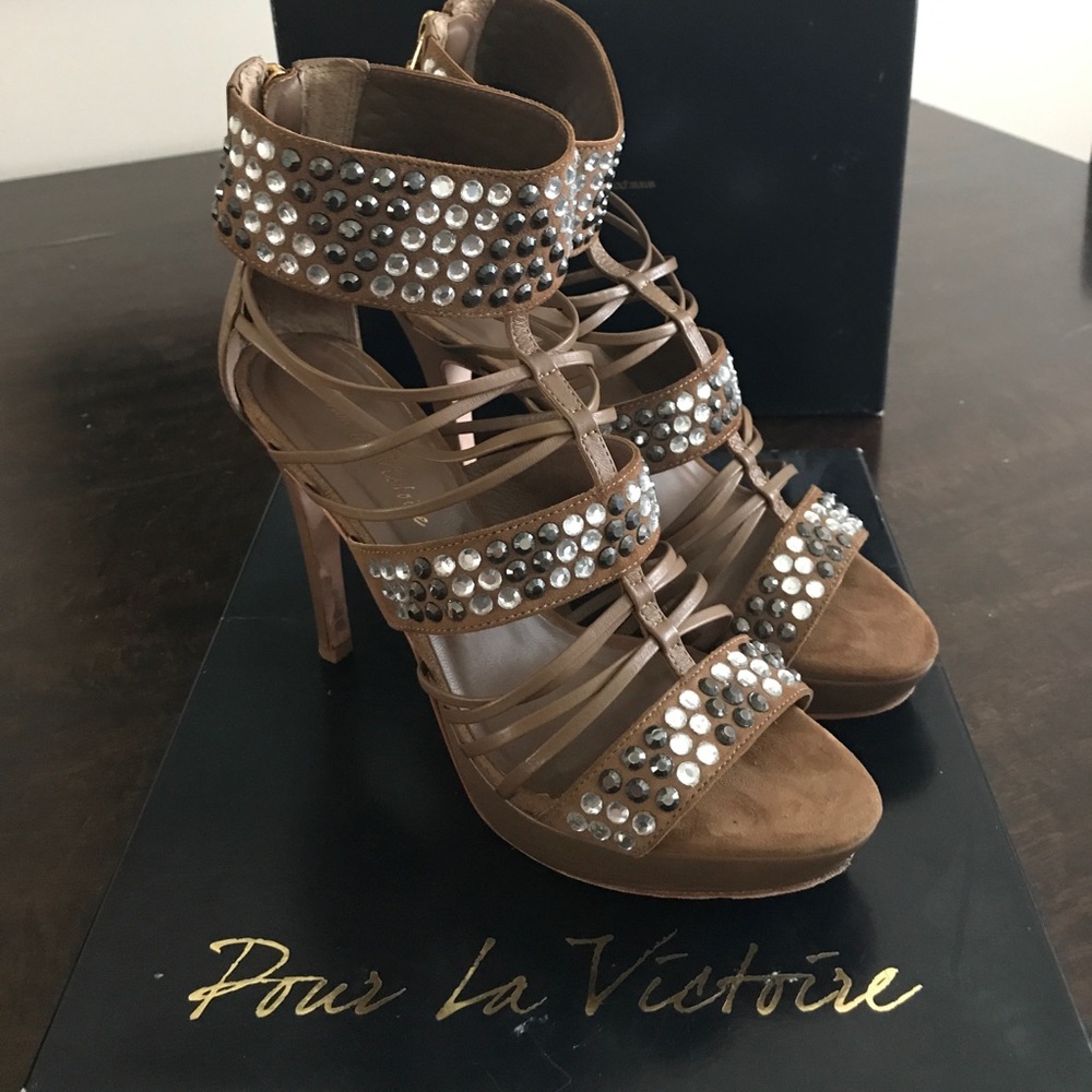 Pour La Victorie heels