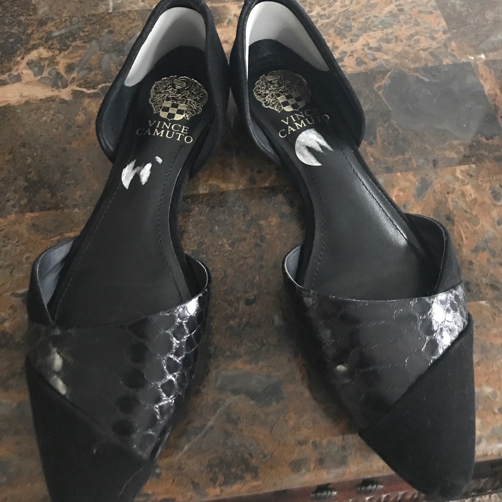 Vince Camuto Black flats