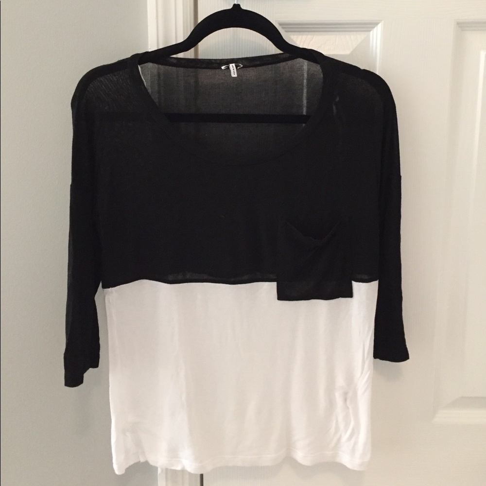 Splendid black &white 3/4 top