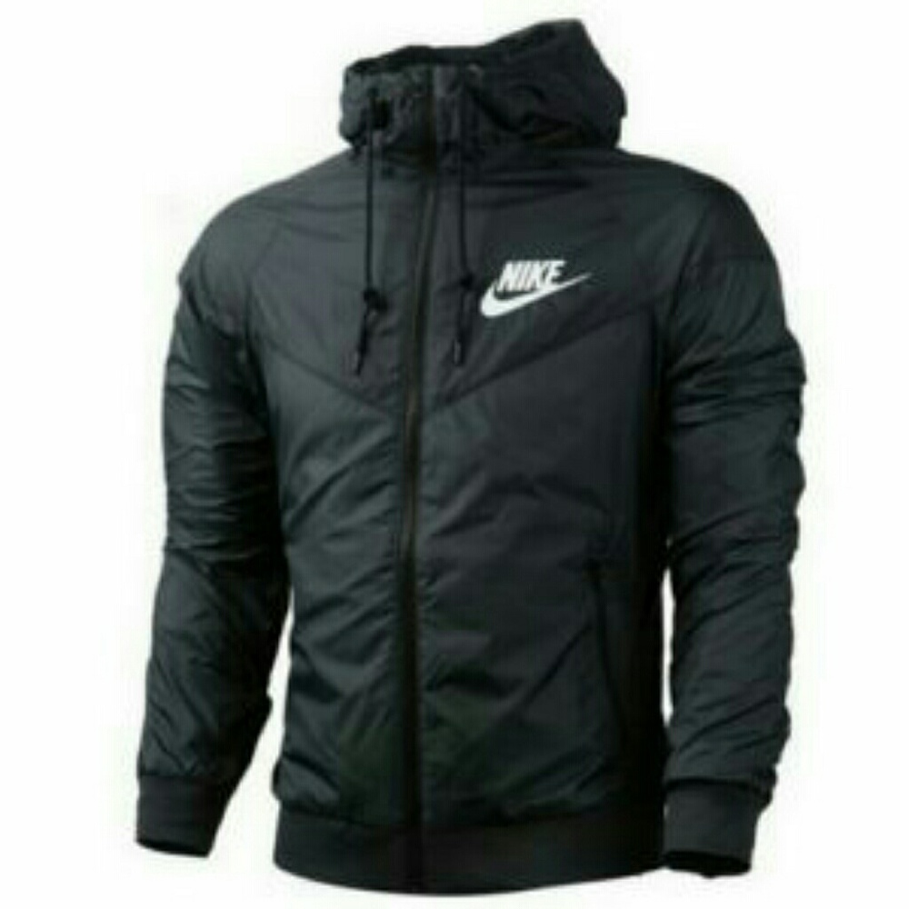 nike winter jacket fights heavy wind