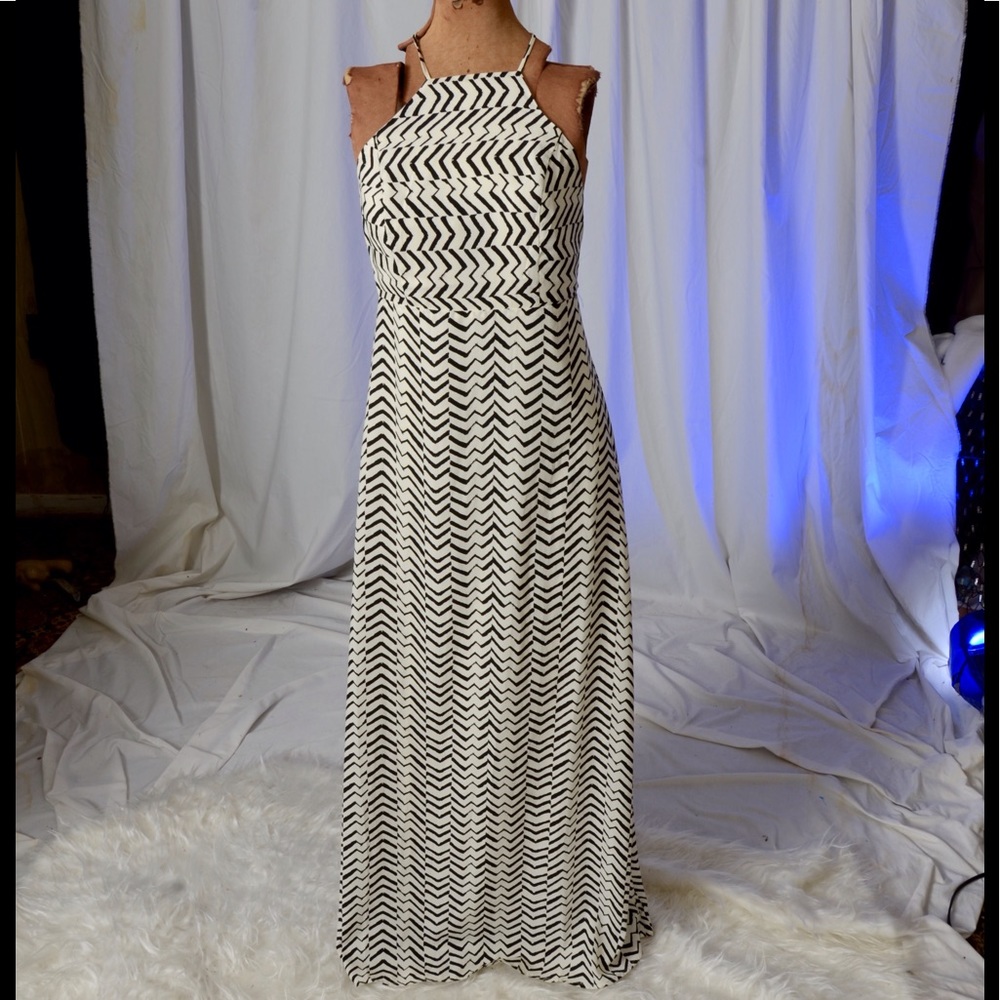 Black/white dress