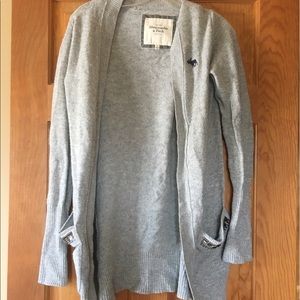 Grey, pocket-jeweled long cardigan