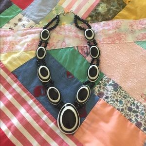 Black & White Chunky Necklace flash sale !!!🎉