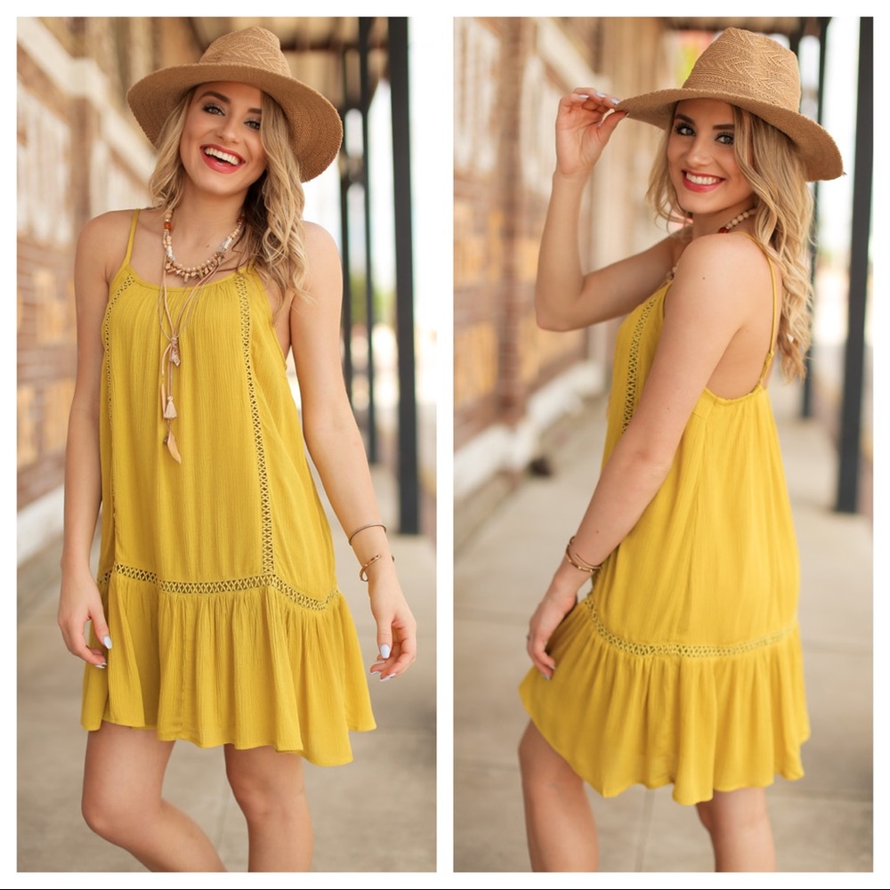 Gorgeous chartreuse fully lined rank dress - Picture 2 of 2