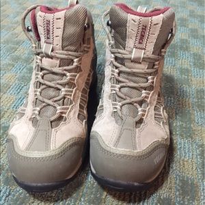 Women's hiking shoes