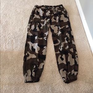 Camo joggers-size medium