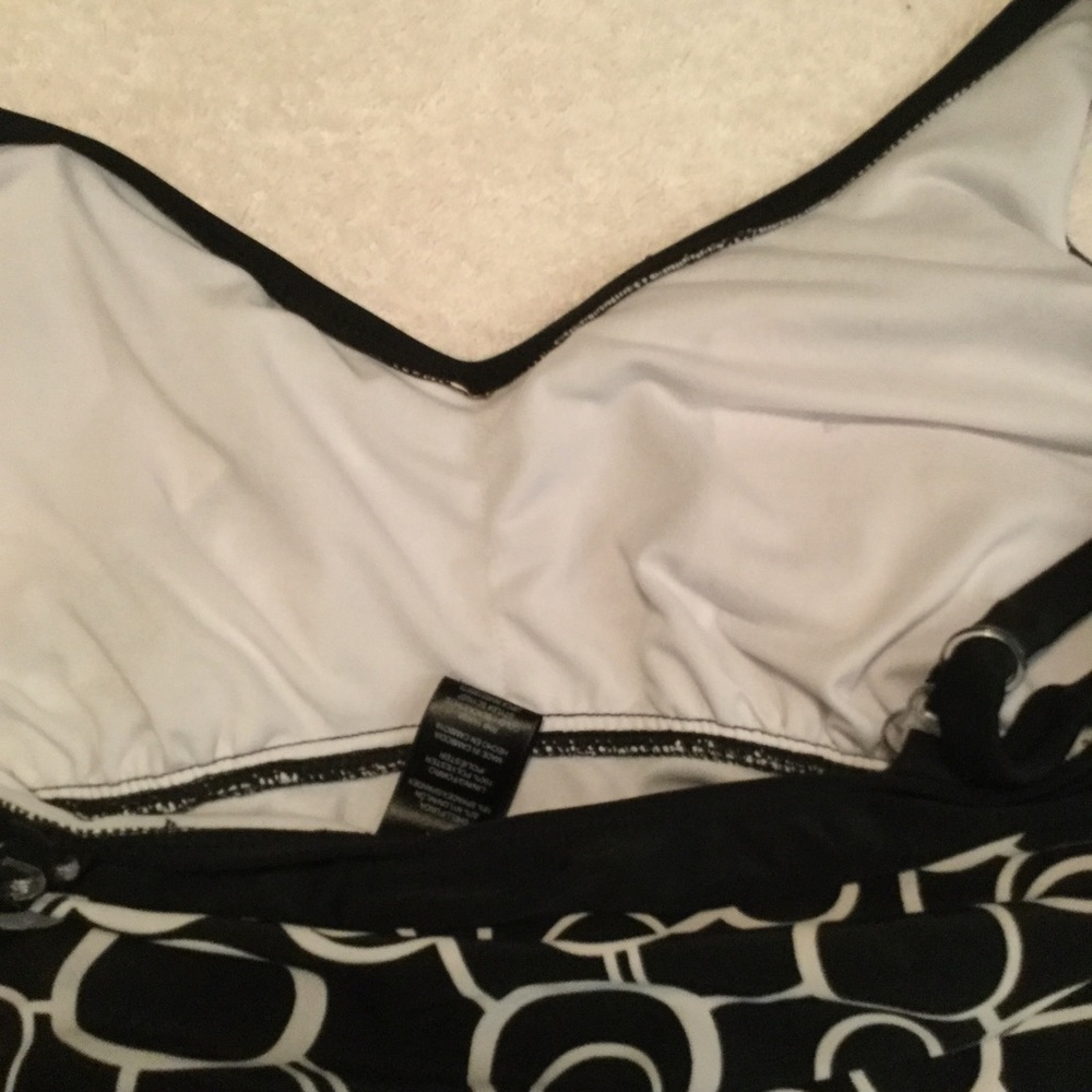 Black Tankini 🖤🖤🖤🖤🖤🖤🖤🖤🖤🖤🖤🖤🖤🖤🖤🖤🖤 - Picture 5 of 6