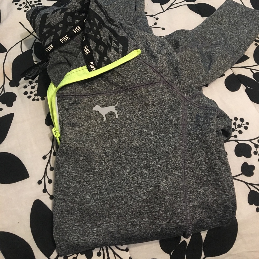 VS Pink Stretch Half-Zip Pullover 🎉🎉