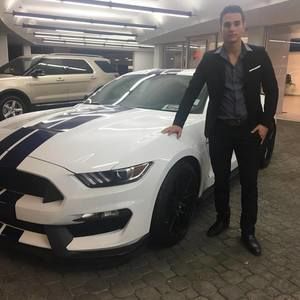 Meet your Posher, Lazaro ernesto