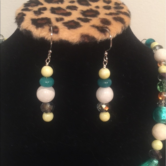 Gemstone necklace and earring set - Picture 2 of 3