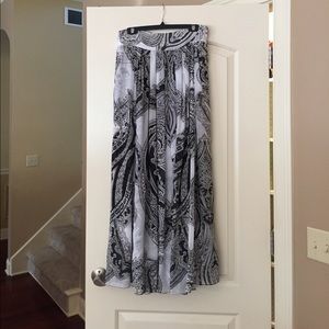 Long maxi skirt paisley print