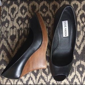 Steve Madden Peep Wedge Sz8