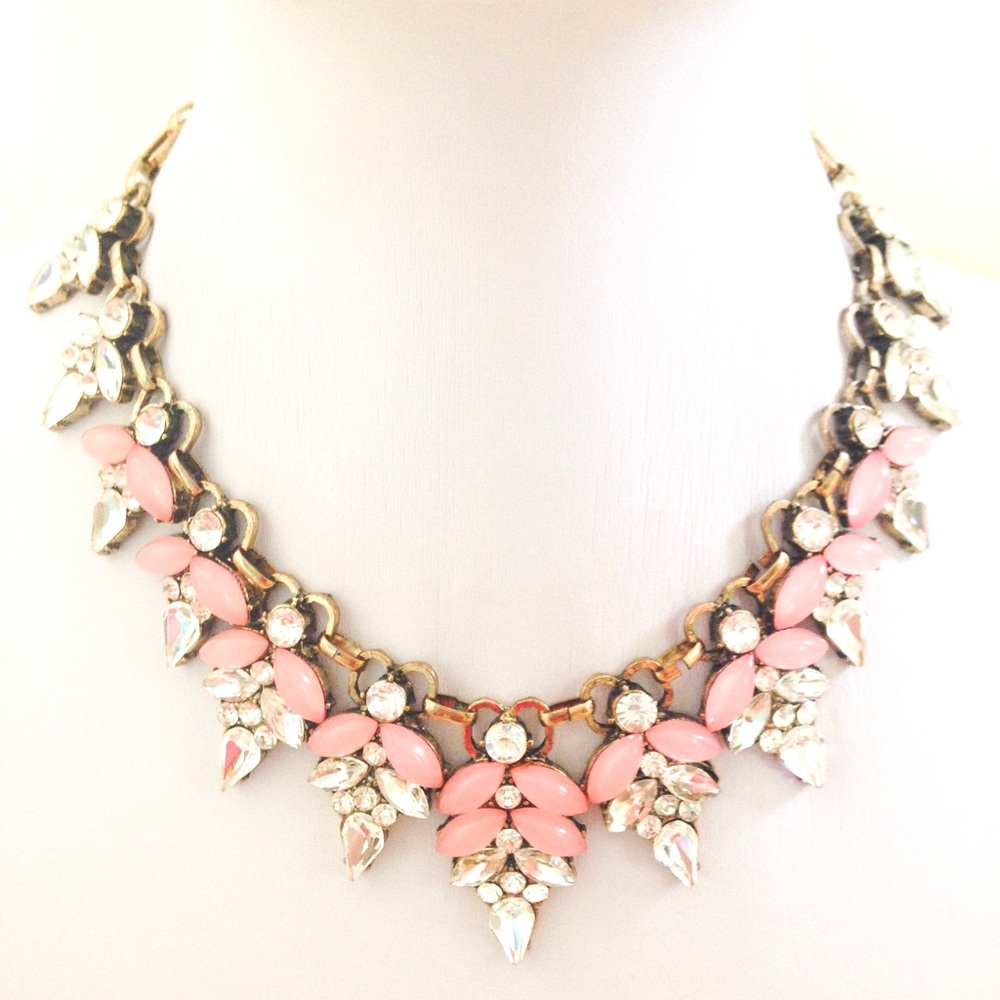 Alice's Chic Boutique necklace - Picture 3 of 3