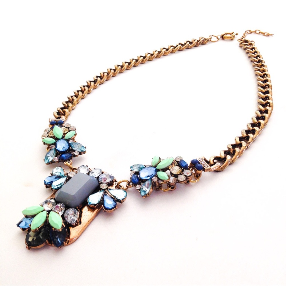 Alice's Chic Boutique necklace