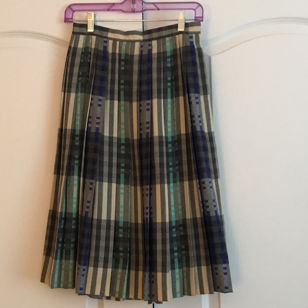 Vintage Evan Picone plaid pleated skirt