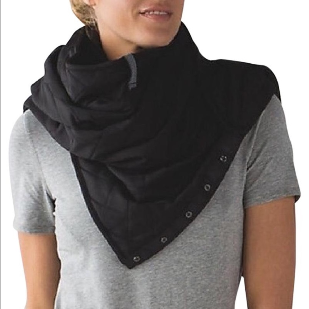 NWT Lululemon Black Quilted Vinyasa Scarf