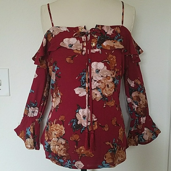 Beautiful Off The Shoulder Floral Top. - Picture 4 of 7