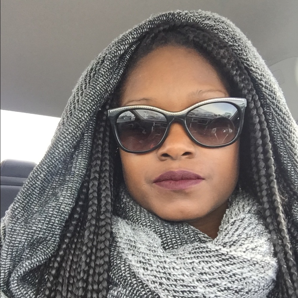 Meet your Posher, Danita