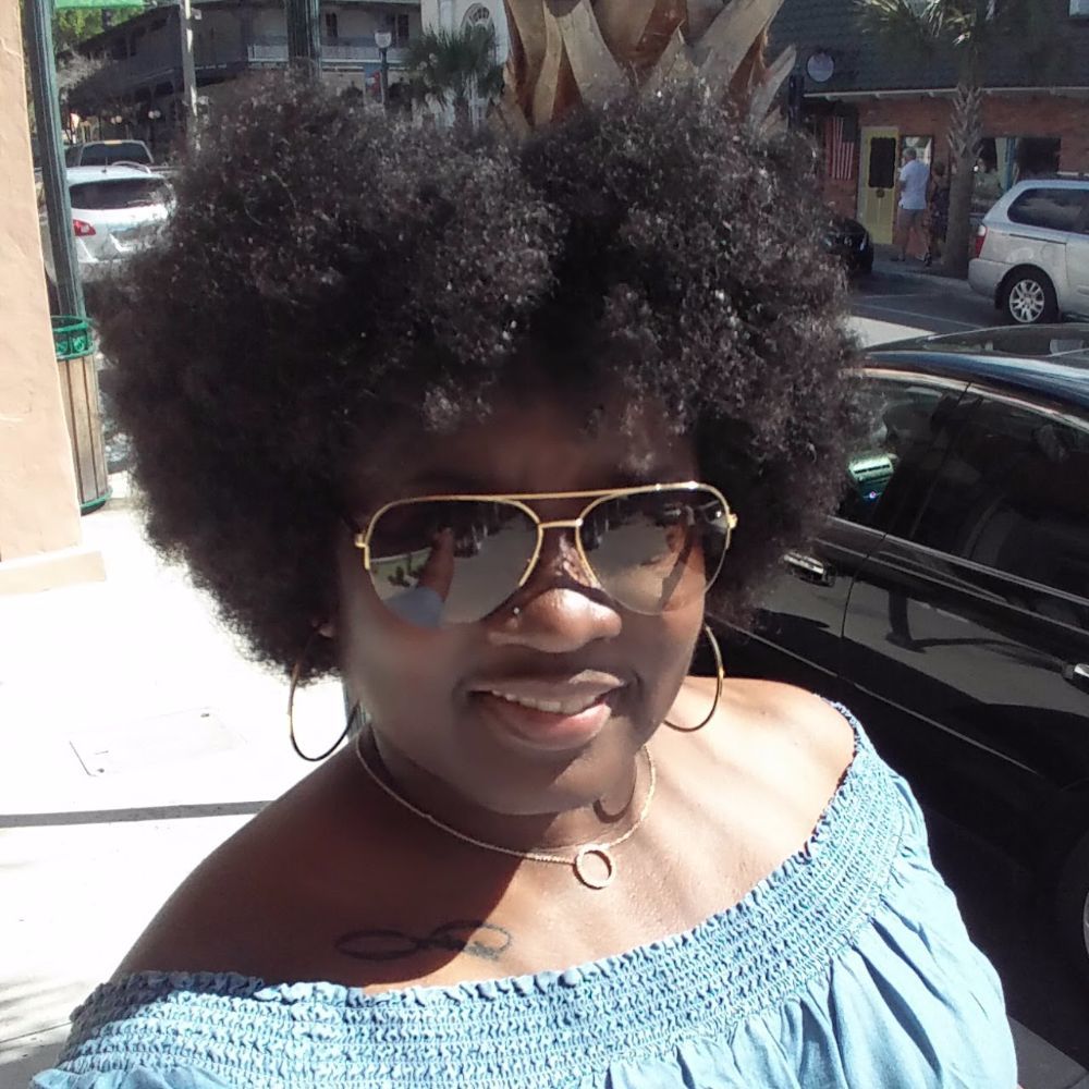 Meet your Posher, Latisha