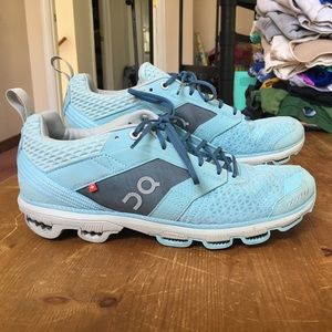 On cloud cruiser size 9.5 running shoes