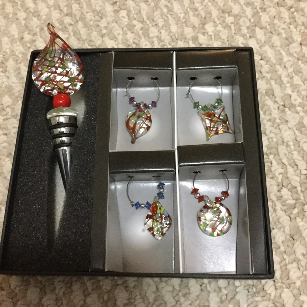 Glass wine stopper and glass rings