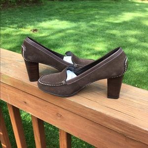 👠 Nine West Mocha Suede Heels  Size 6 👠