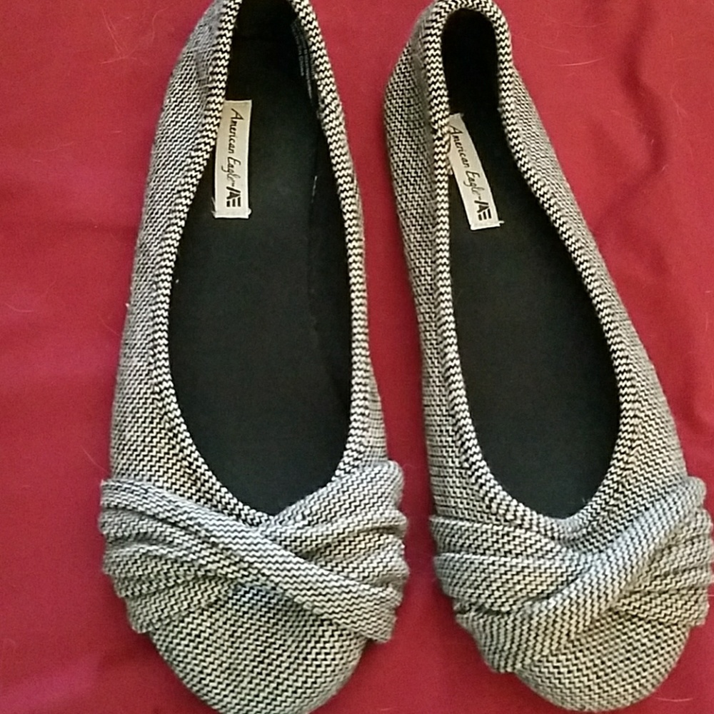 American Eagle AE flats