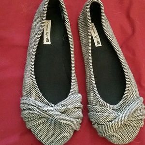 American Eagle AE flats