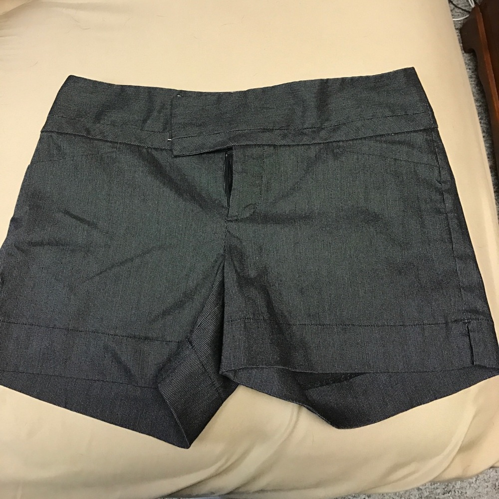 Super cute pair of Maurice's dressy shorts! 💕