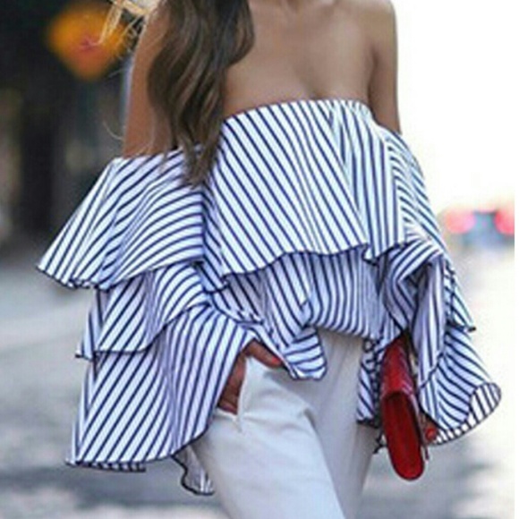 SASSY Tops - 🌟💕LAST 1💕 Chic ruffle off shoulder top