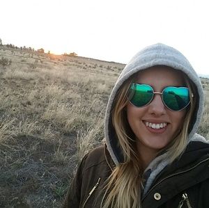 Meet your Posher, Alyssa