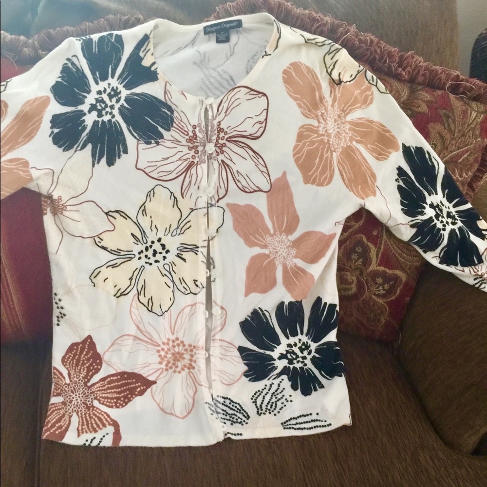 Gorgeous sweater 😍🌺