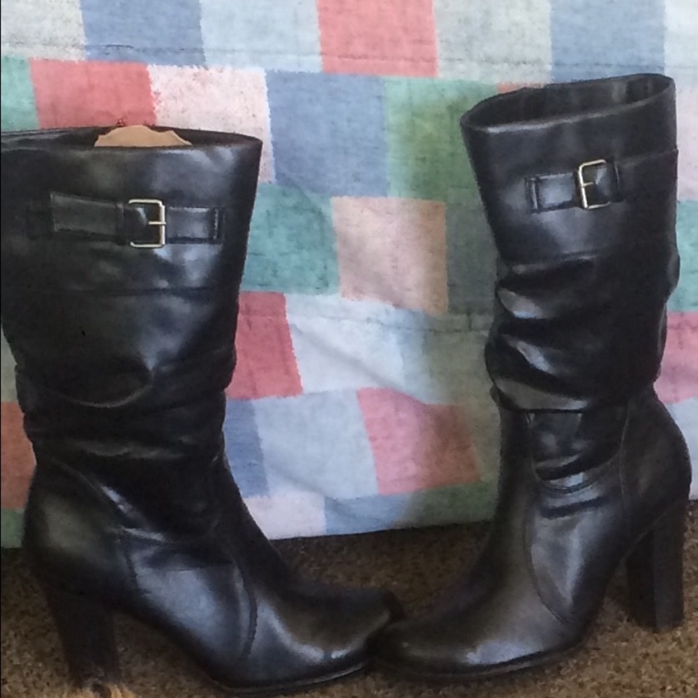 Black heeled boots