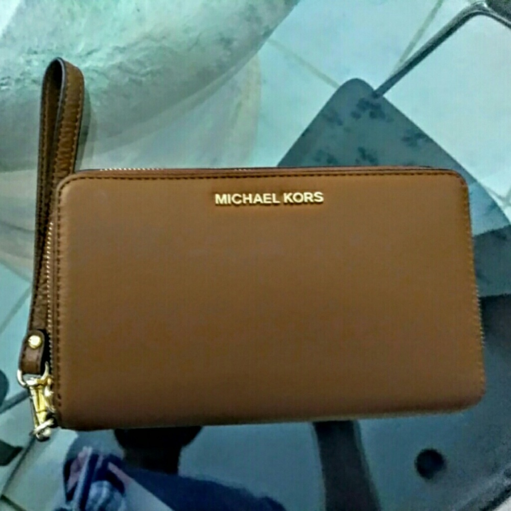 Brand New Michael Kors Wristlet
