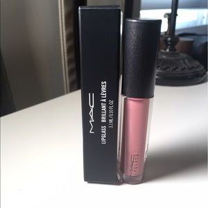Mac lipglass in shade Cultured