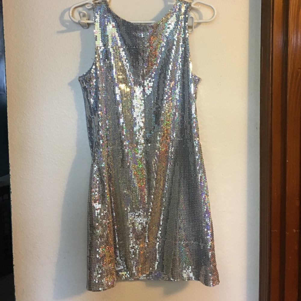 Dress - Picture 2 of 4