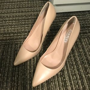 Nude Pumps