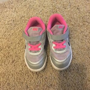 Toddler size 9 Nike